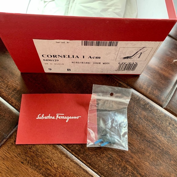 Salvatore Ferragamo striped heels - Picture 8 of 10